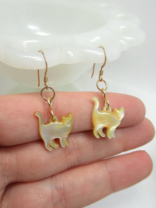 Shell cat earrings - Picture 3 of 7